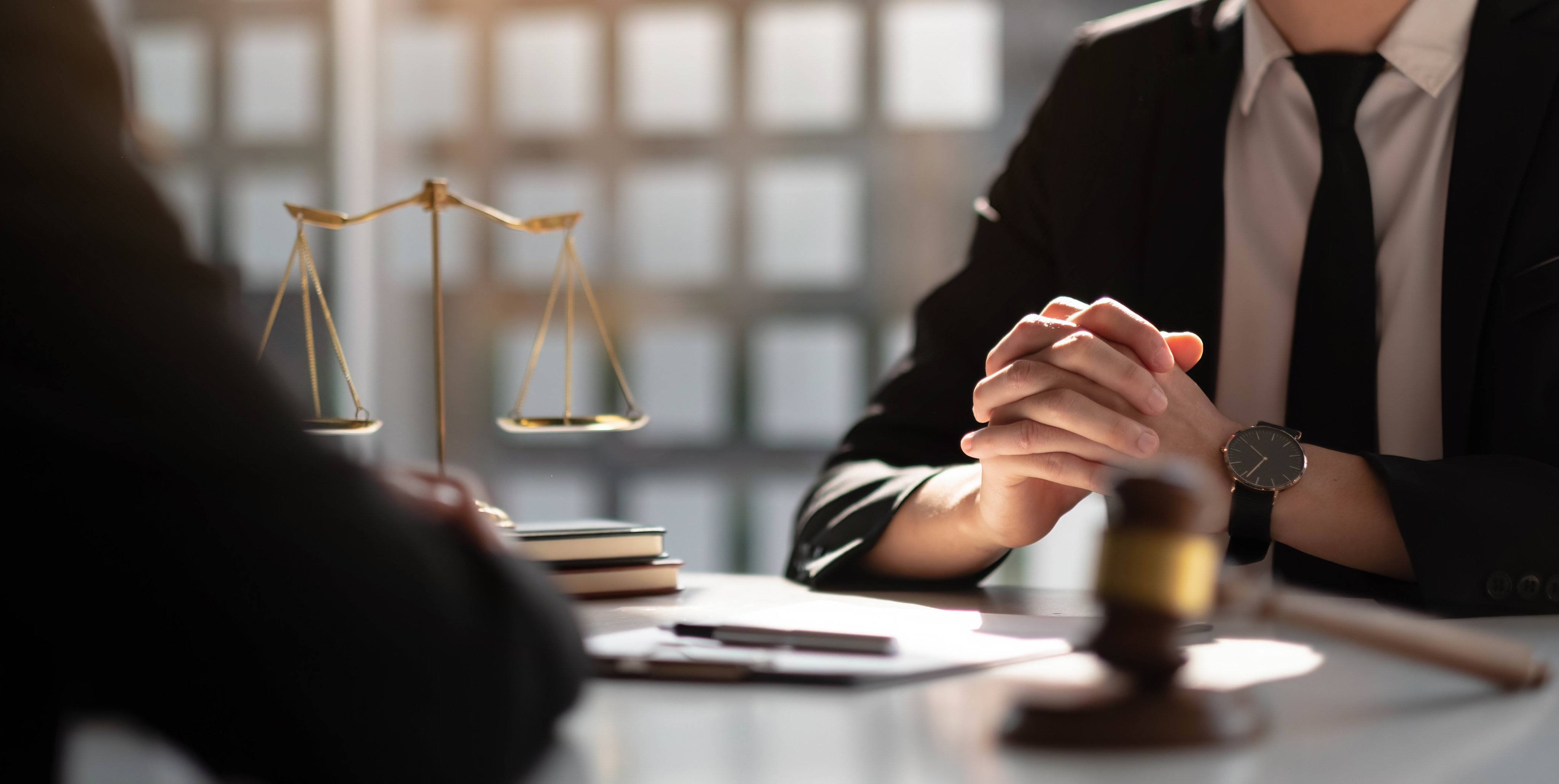 律師與當事人進行面談諮詢